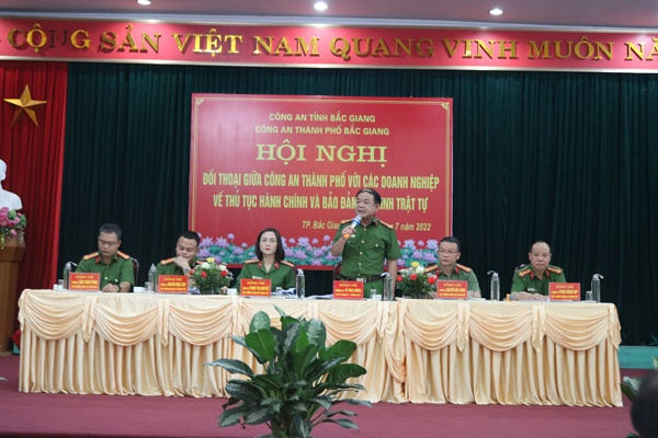 Công an thành phố Bắc Giang đối thoại với các doanh nghiệp về thủ tục hành chính và bảo đảm an...