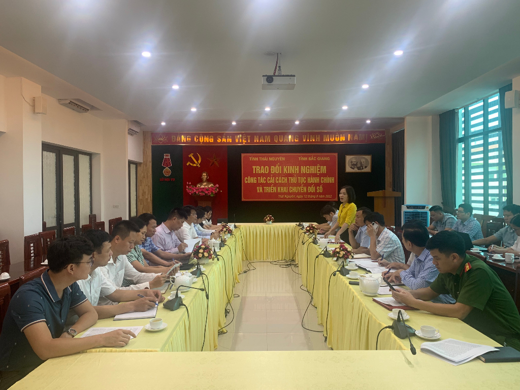 Trao đổi kinh nghiệm cải cách thủ tục hành chính và chuyển đổi số hai tỉnh Thái Nguyên - Bắc Giang